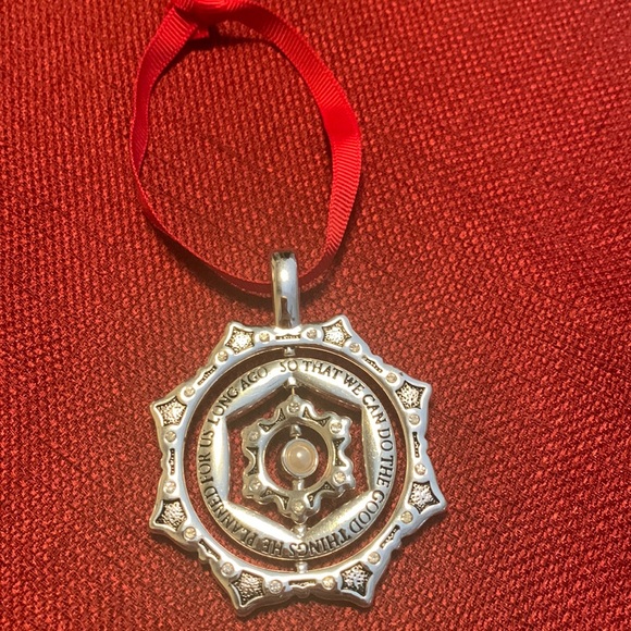 Premier Designs verse of the year 2015 ornament/pendant - Picture 1 of 3